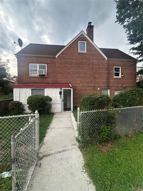 137 Woodlawn Avenue, Yonkers, NY, 10704 | Card Image