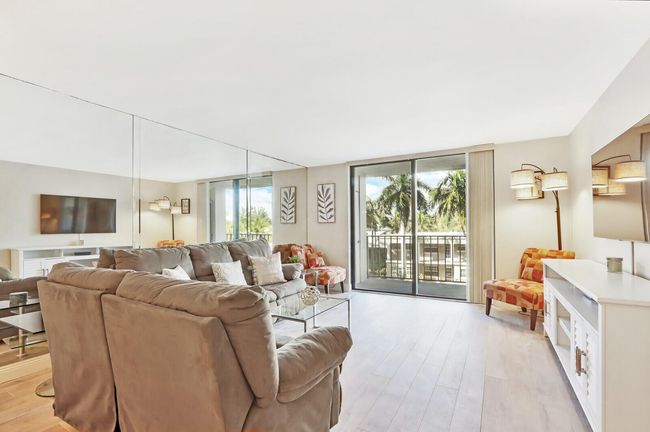 APT-301 - 145 Ocean Ave, Condo with 2 bedrooms, 2 bathrooms and null parking in Palm Beach Shores FL | Image 4