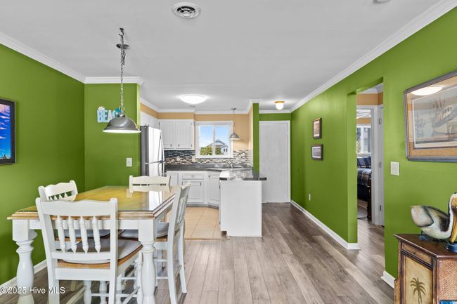 Dining Area | Image 25