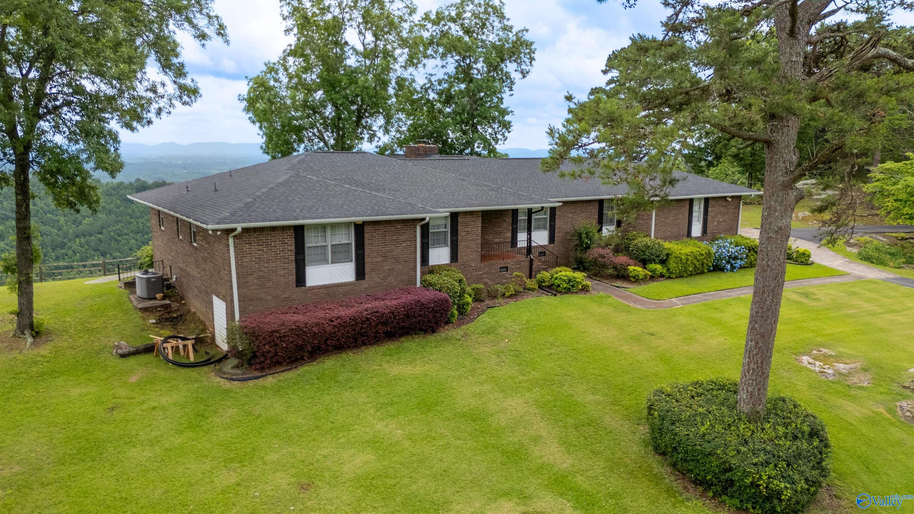 Bellevue Dr, Gadsden, AL 35904
