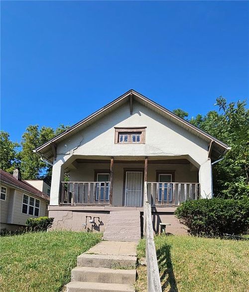 5530 S Benton Ave, Kansas City, MO, 64130-3847 | Card Image