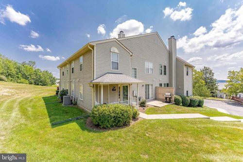 719 Thornhill Dr, COLLEGEVILLE, PA, 19426-3955 | Card Image