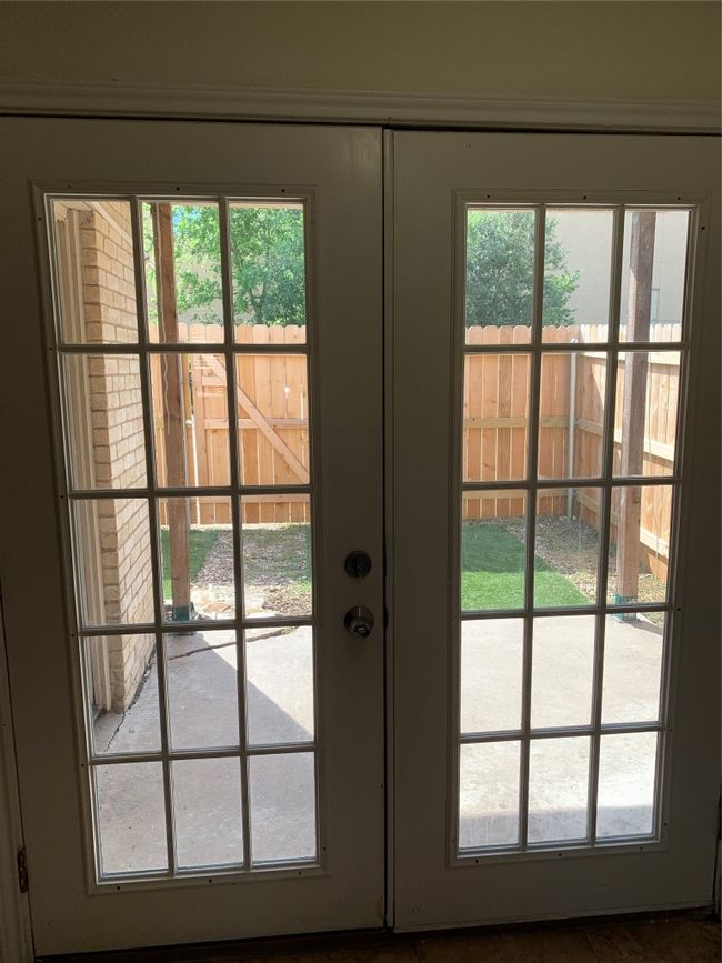 Entryway with plenty of natural light | Image 17