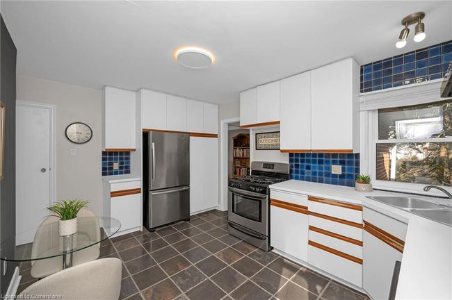 1386 Centre Rd, House other with 4 bedrooms, 2 bathrooms and 11 parking in Carlisle ON | Image 11