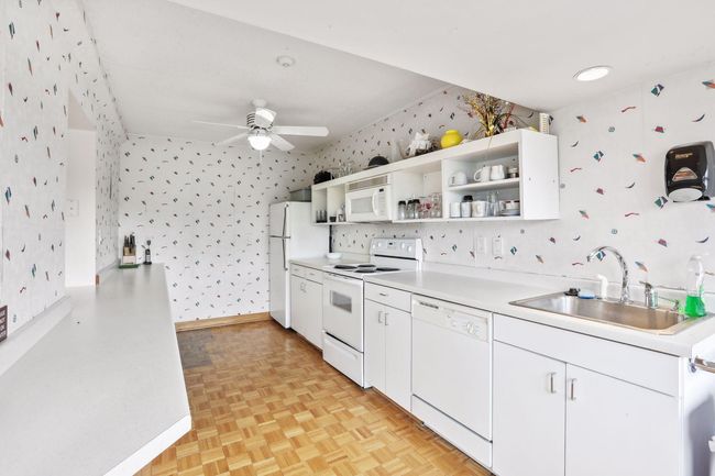 With full kitchen | Image 31