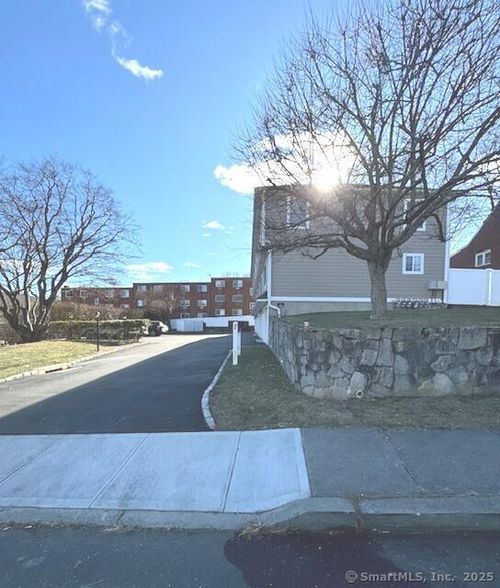 apt-5-7 Dover St, Norwalk, CT, 06850-3243 | Card Image