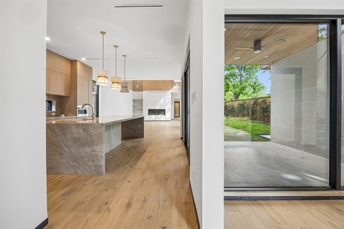 8915 San Benito Way, Dallas, TX, 75218-4252 | Card Image