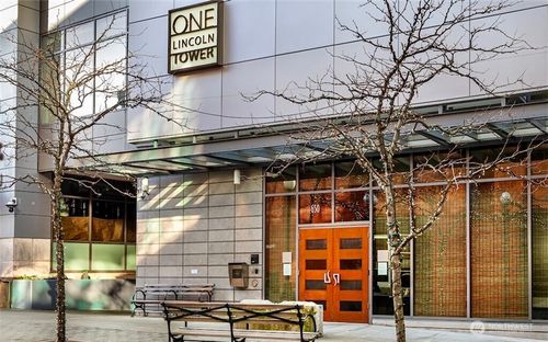 4006-650 Bellevue Way Ne, Bellevue, WA, 98004-5063 | Card Image