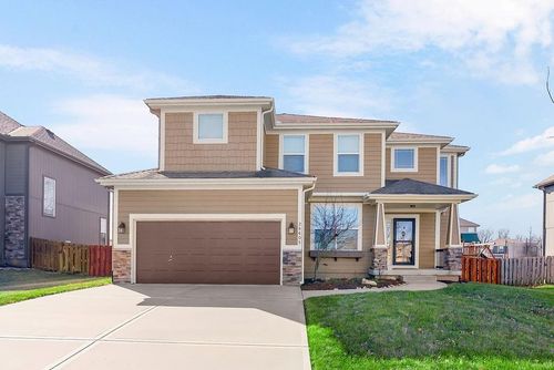 28605 W 162nd Ter, Gardner, KS, 66030-8535 | Card Image