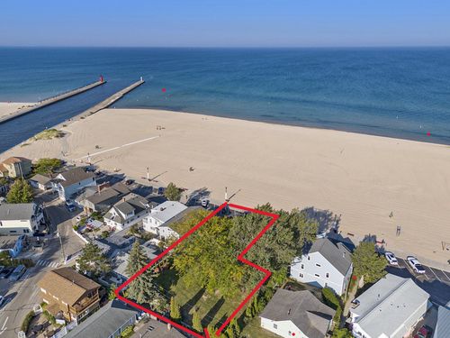 30 Lakeshore Drive, South Haven, MI, 49090 | Card Image