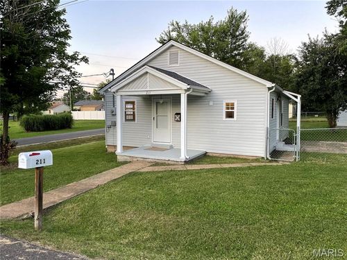 211 N Davis St, Cuba, MO, 65453-1740 | Card Image