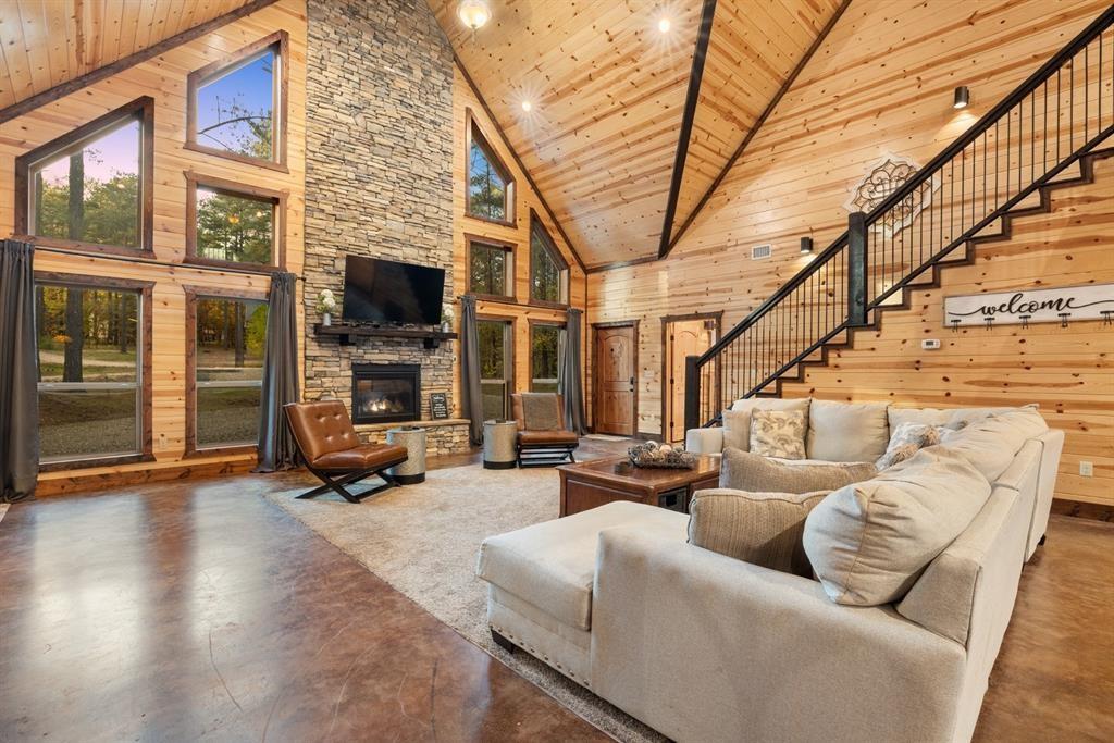 Early Wood Trl, Broken Bow, OK 74728