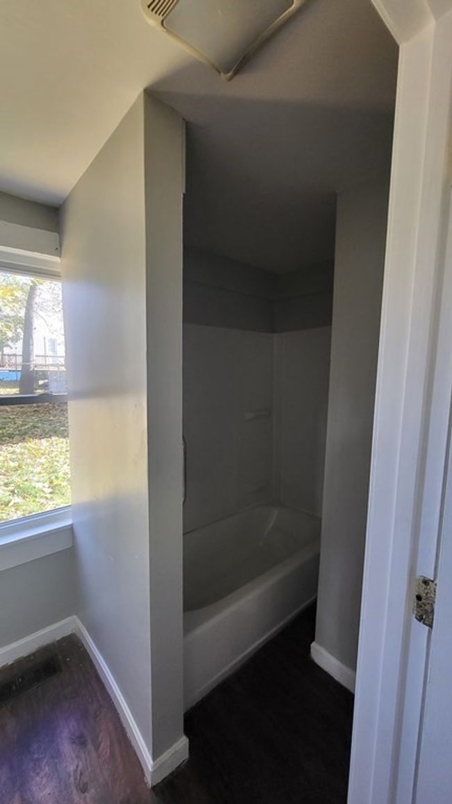 APT-1 - 130 Mount Washington St, Condo with 3 bedrooms, 1 bathrooms and 2 parking in Lowell MA | Image 7