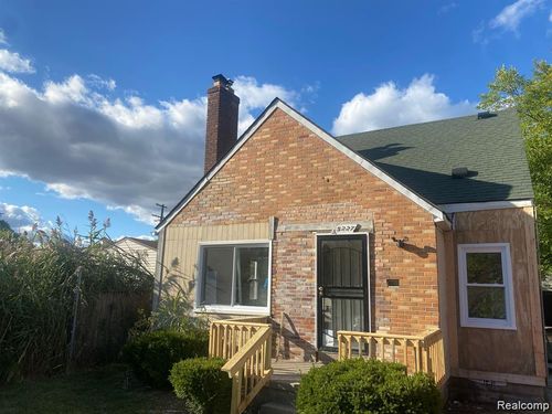 15227 Linnhurst St, Detroit, MI, 48205-3058 | Card Image