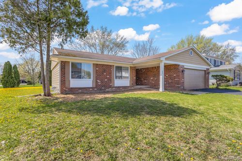 22511 Deerfield Rd, Novi, MI, 48375-4433 | Card Image