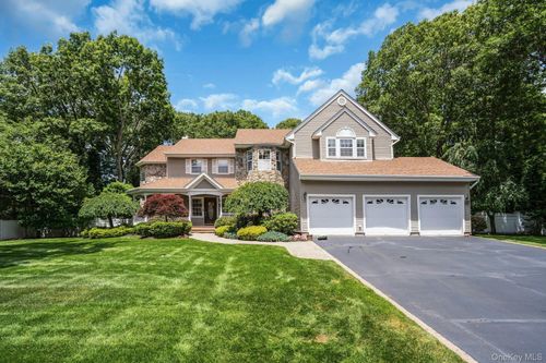 7 Dorm Ct, East Setauket, NY, 11733-1081 | Card Image