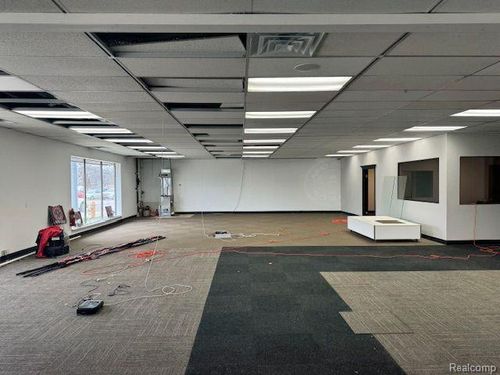 5806 Dixie Hwy, Waterford Twp, MI, 48329-1621 | Card Image