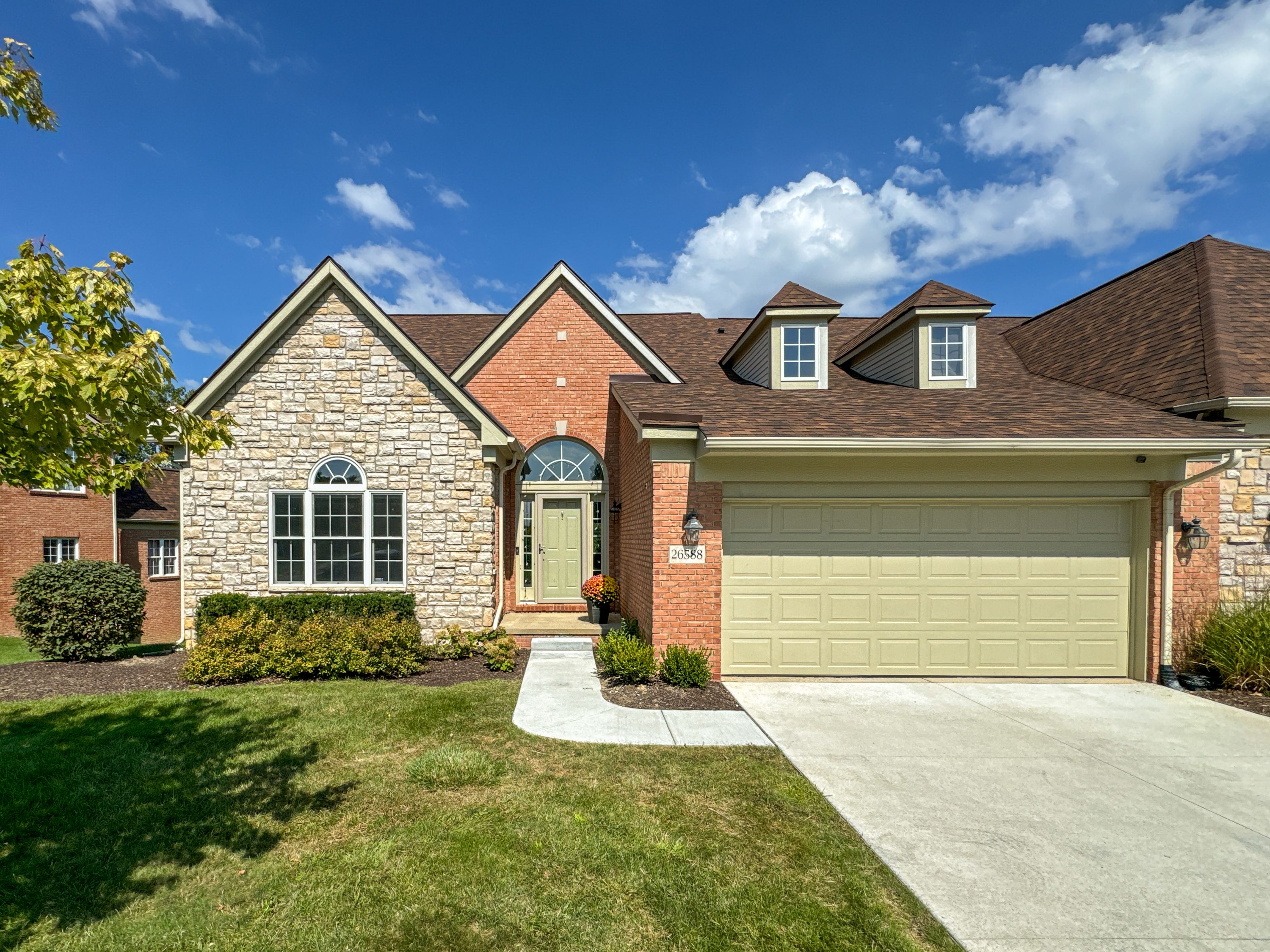 Valhalla Dr, Farmington Hills, MI 48331