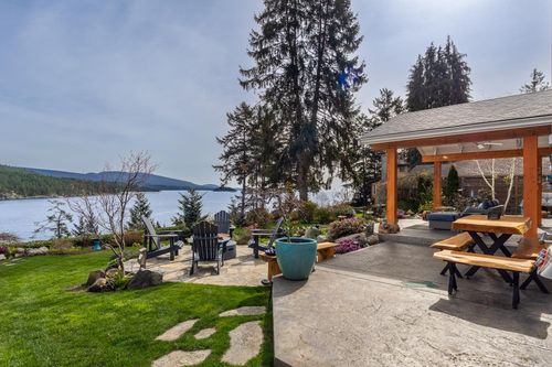7614 Eureka Avenue, Halfmoon Bay, BC, V7Z1A1 | Card Image