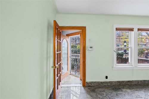 6836 Groton St, Forest Hills, NY, 11375-5156 | Card Image