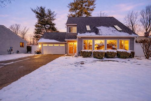 837 Tierra St Se, Kentwood, MI, 49508-6290 | Card Image