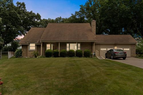 225 Ironwood Dr, Lindenhurst, IL, 60046-8919 | Card Image