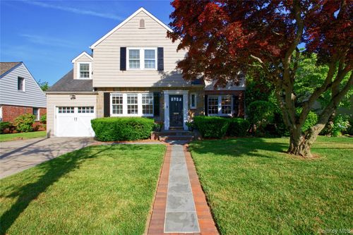 23 Foster Ave, Malverne, NY, 11565-1936 | Card Image