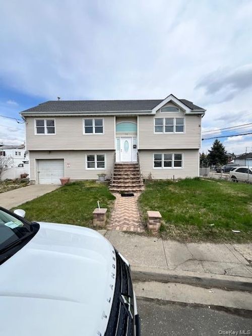 94 Roger Ave, Inwood, NY, 11096-1718 | Card Image