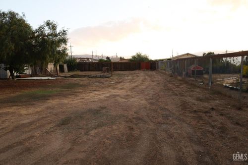 5 6th St, Greenfield, CA, 93927-5711 | Card Image