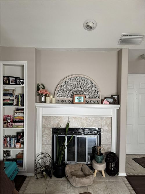 256 Jefferson Pkwy, Fort Worth, TX, 76107-1884 | Card Image