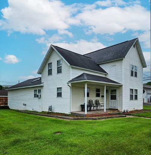 514 E Iowa St, Prairie Du Chien, WI, 53821-1834 | Card Image
