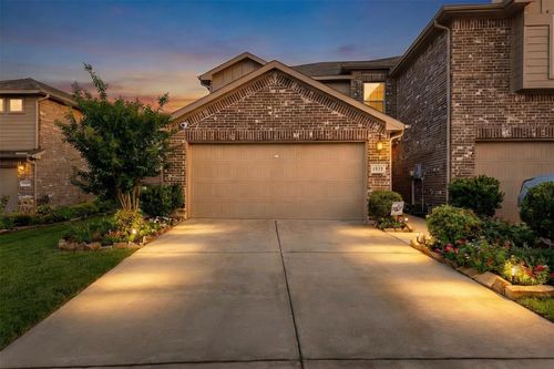 6810 Topaz Dr, Greenville, TX, 75402-8131 | Card Image