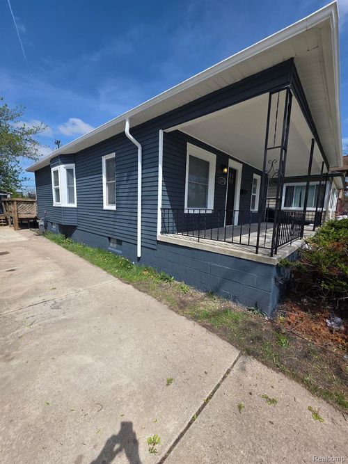 2144 4th St, Trenton, MI, 48183-2122 | Card Image