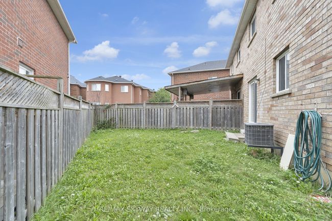 19 Rednor Dr, House attached with 4 bedrooms, 4 bathrooms and 4 parking in Brampton ON | Image 39