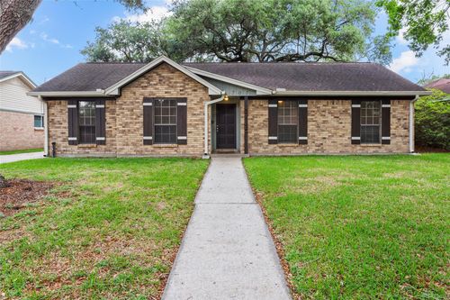 707 Briargrove Dr, Alvin, TX, 77511-3620 | Card Image