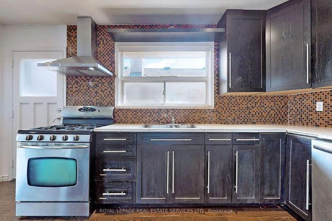 15 Waxham Rd, House other with 4 bedrooms, 2 bathrooms and 4 parking in Etobicoke ON | Image 9