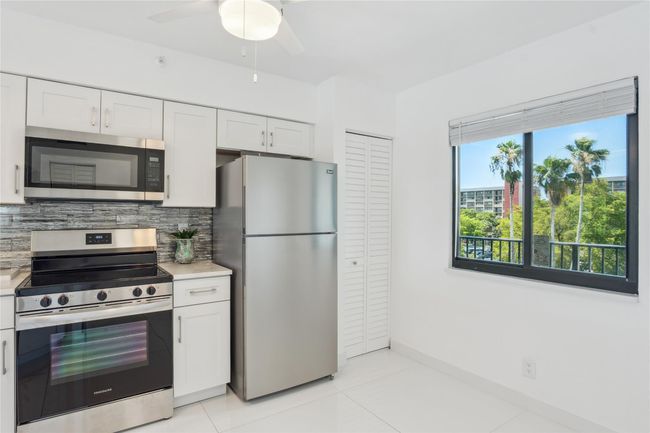APT-501 - 2205 S Cypress Bend Dr, Condo with 2 bedrooms, 2 bathrooms and null parking in Pompano Beach FL | Image 13