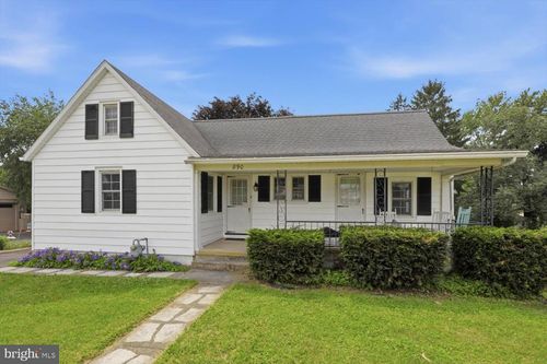 890 Melrose Ln, YORK, PA, 17402-3843 | Card Image