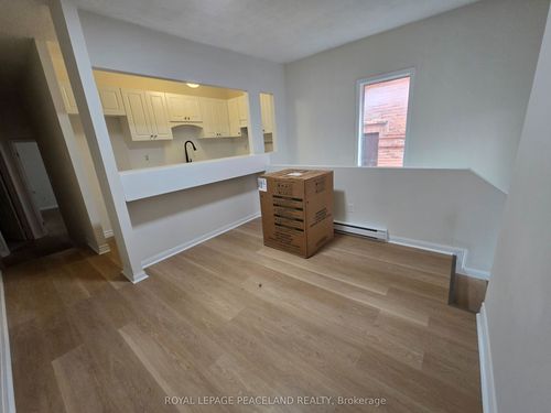 2-558 Spadina Cres, Toronto, ON, M5S2J9 | Card Image