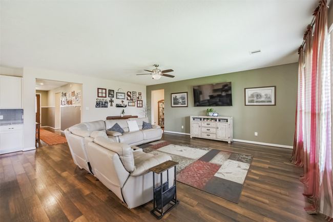 3713 Belmore Ln, House other with 3 bedrooms, 2 bathrooms and 2 parking in Pearland TX | Image 7