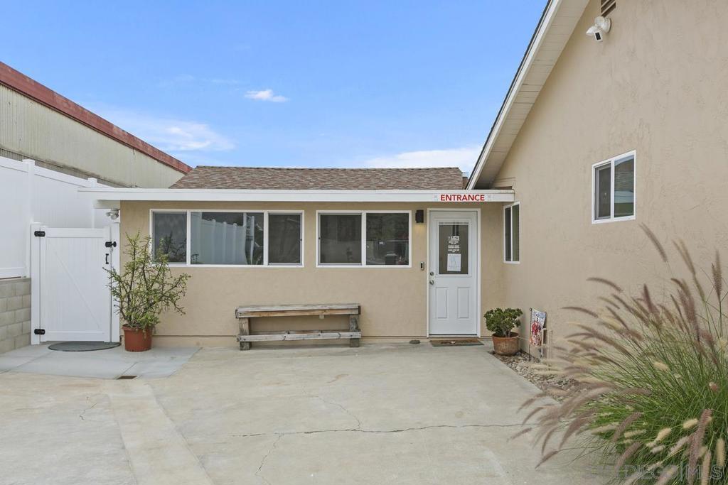 10631 Prospect Ave, Santee, CA 92071