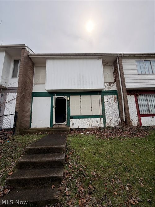 9404 Mount Auburn Ave, Cleveland, OH, 44104-4752 | Card Image