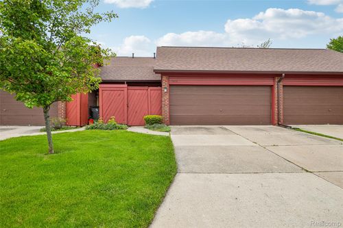 42136 Lochmoor St, Clinton Twp, MI, 48038-1772 | Card Image