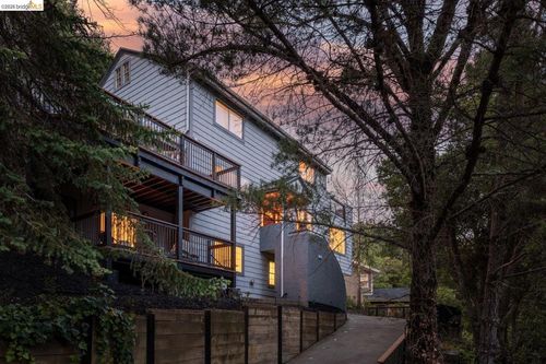 6975 Charing Cross Rd, Berkeley, CA, 94705-1720 | Card Image