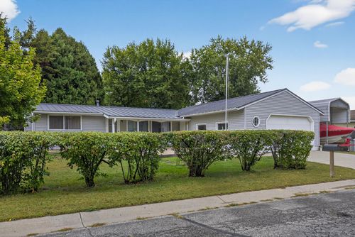 199 Hillwood Dr, Lake City, MN, 55041-2217 | Card Image