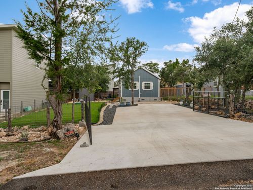 2056 Dry Crk, Canyon Lake, TX, 78133-2371 | Card Image