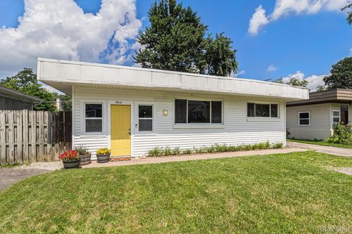 3914 Cresthaven Dr, Waterford, MI, 48328-4018 | Card Image