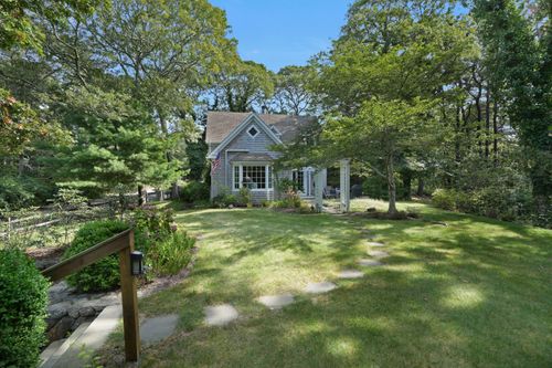 9 Grovedale Rd, Oak Bluffs, MA, 02557-6934 | Card Image