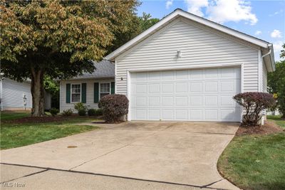 View of front facade featuring a front lawn | Image 1