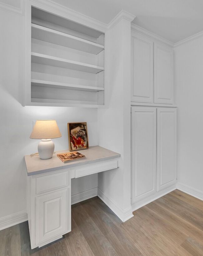 Great office desk niche off of kitchen | Image 14
